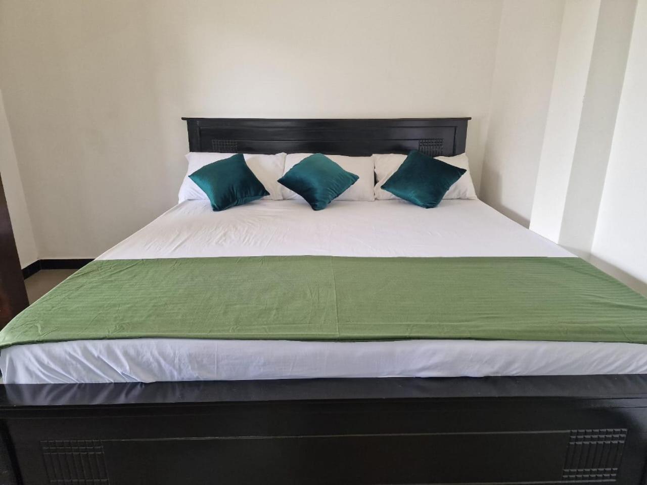 Javi Holiday Home Trincomalee Dış mekan fotoğraf